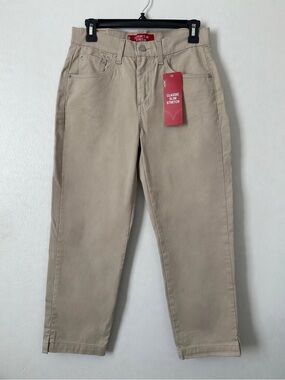 Levi’s Classic Slim Stretch Khaki Pants – Women’s Size 8 – NWT